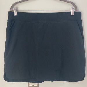 Black skort size xl.